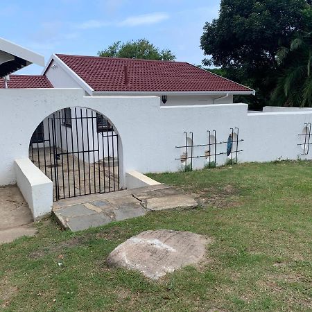 White House Lodge In Scotburgh Scottburgh Exterior photo